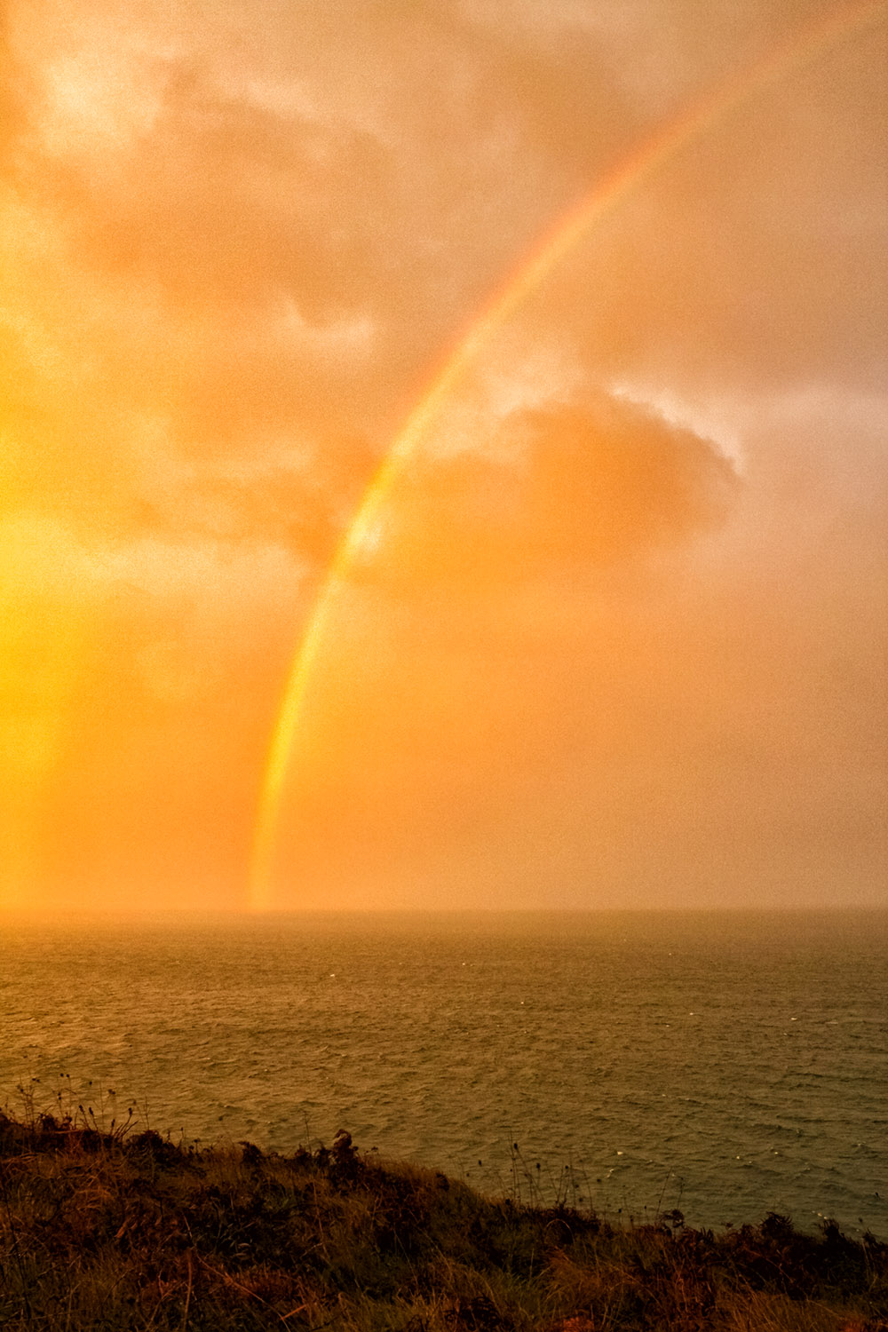 アイルランドの海に架かる幻想的な虹と夕焼け 無料壁紙 商用利用可の画像素材ならfotoma フォトマ