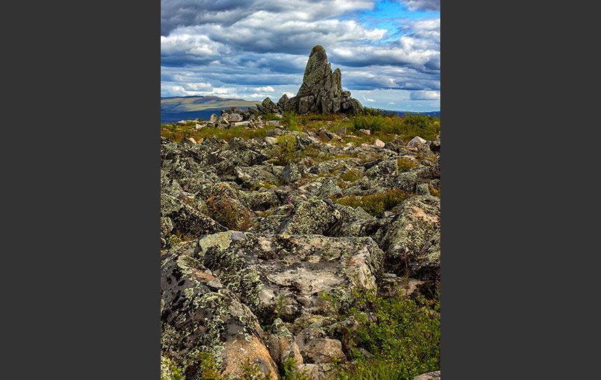 アラスカで見かけた不思議な奇岩と岩地