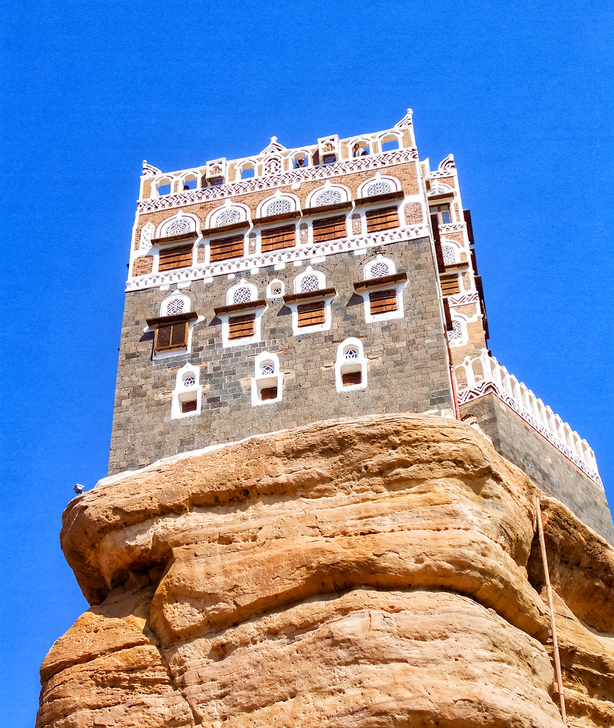 岩の上の離宮 サヌア ワディダハールのロックパレス 無料壁紙 商用利用可の画像素材ならfotoma フォトマ