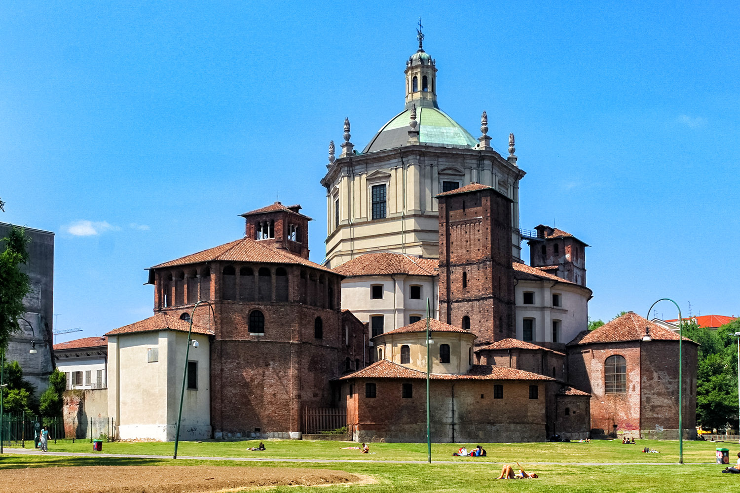 ミラノの歴史を物語るサンロレンツォ教会 無料壁紙 商用利用可の画像素材ならfotoma フォトマ