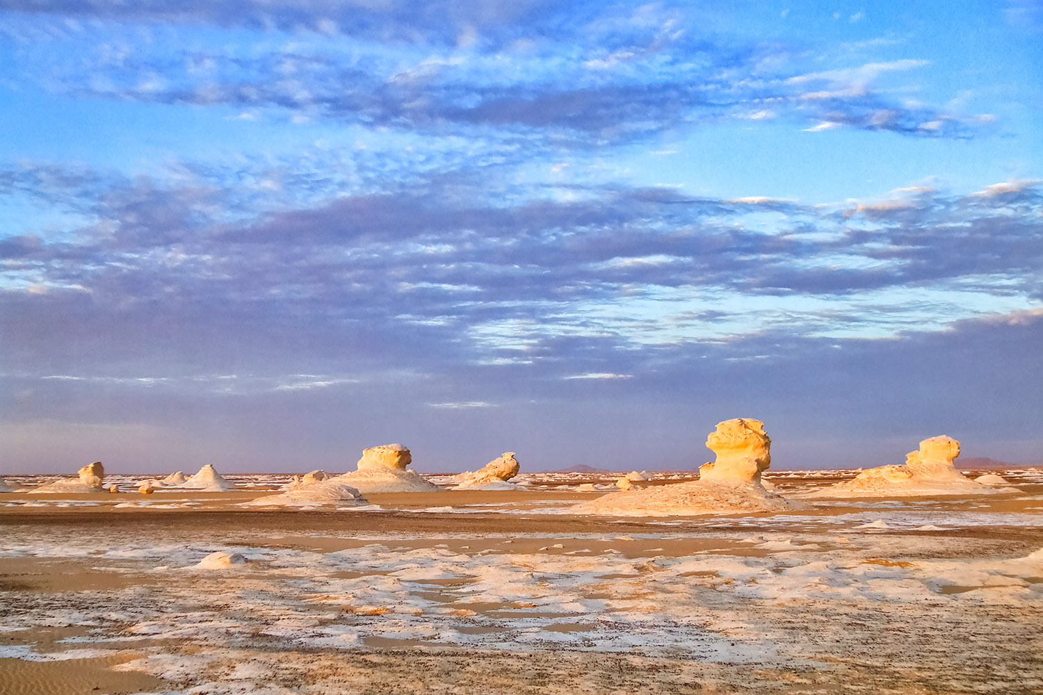 エジプトの不思議な大地、バフレイヤの白砂漠