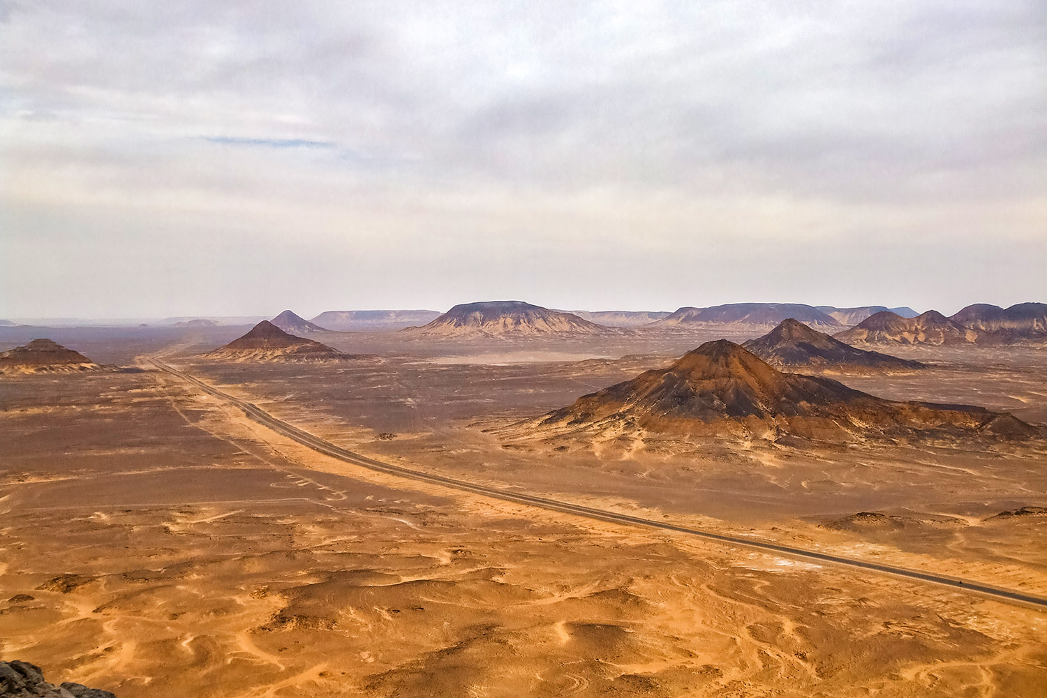驚愕の大地！エジプトの黒砂漠