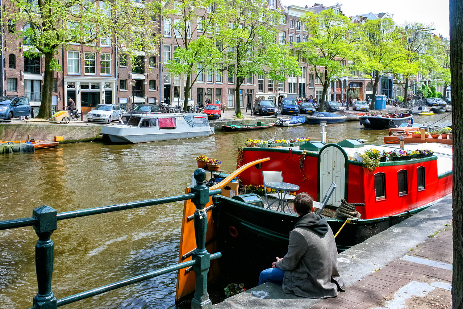 運河の街、オランダの首都アムステルダム