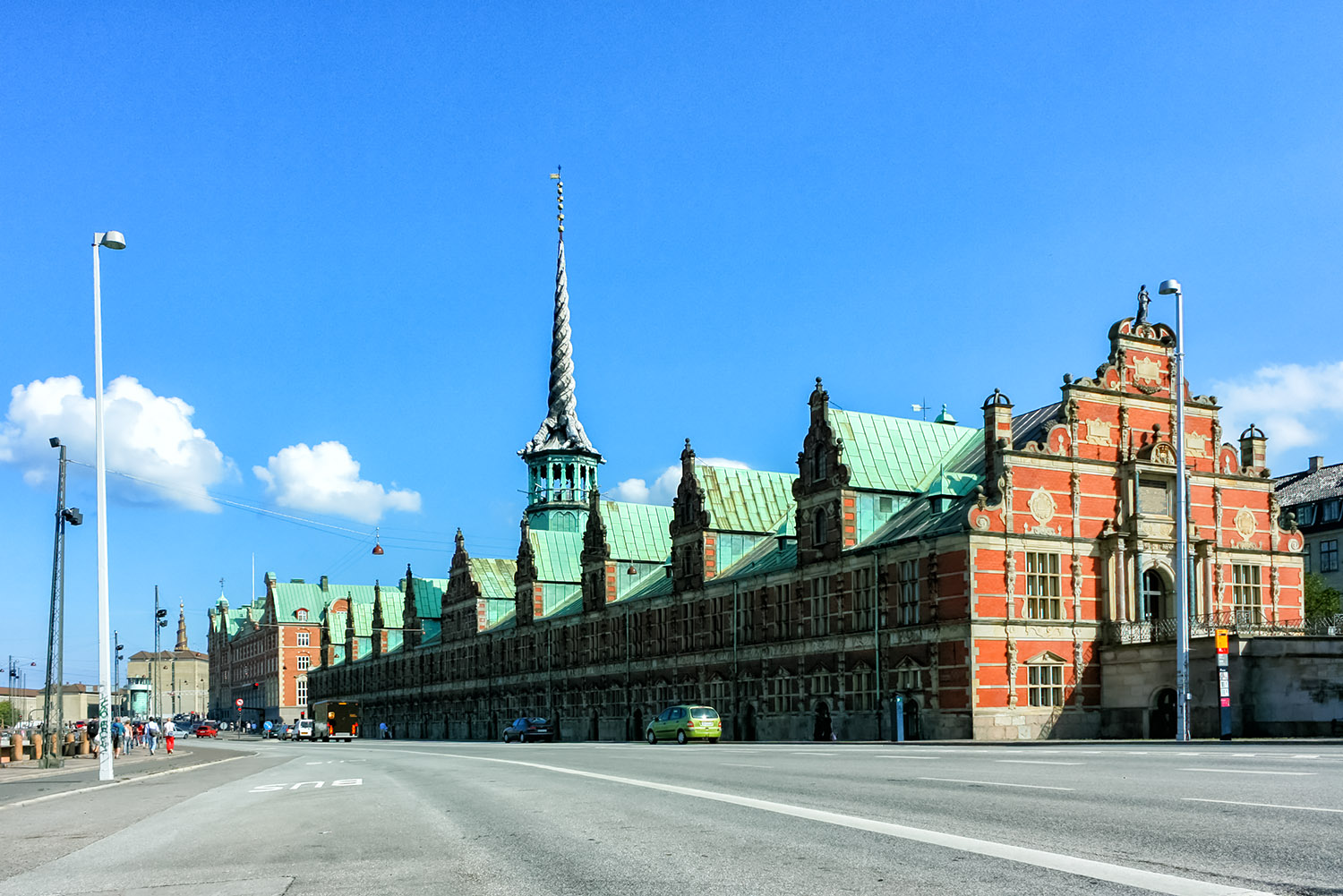 デンマーク･コペンハーゲンの旧証券取引所にはドラゴンの尖塔！