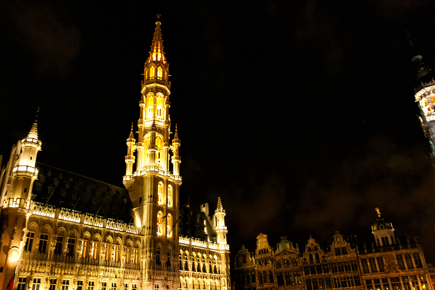 ライトアップされたブリュッセル市庁舎、世界遺産グラン・プラス
