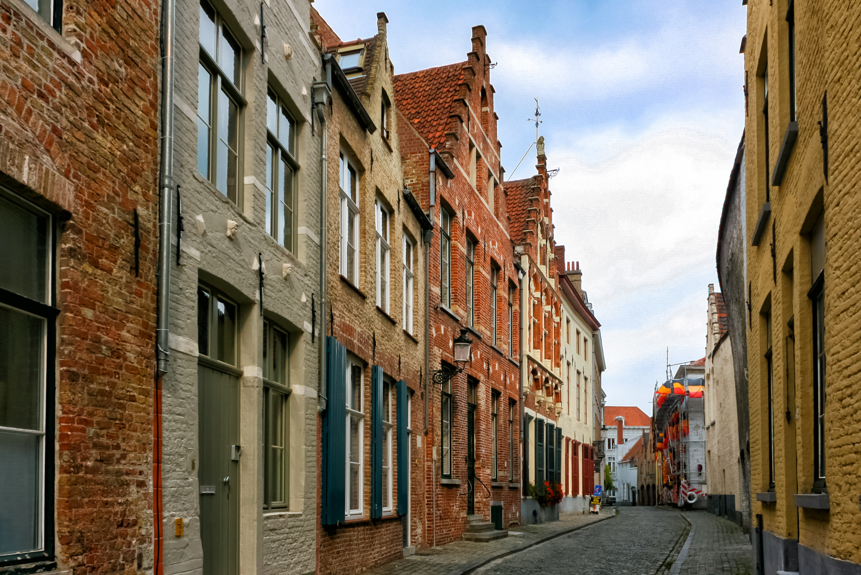 ベルギー、独特の建築が建ち並ぶブルージュの中心部