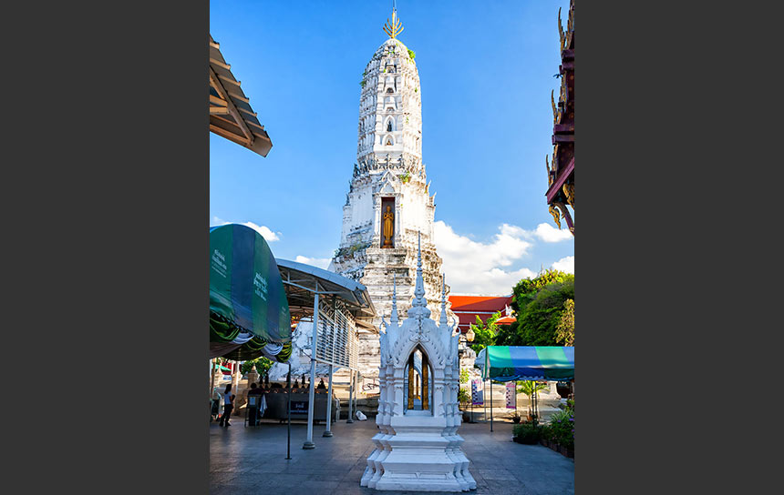 タイ・バンコク、鐘の寺ワットラカンの大仏塔