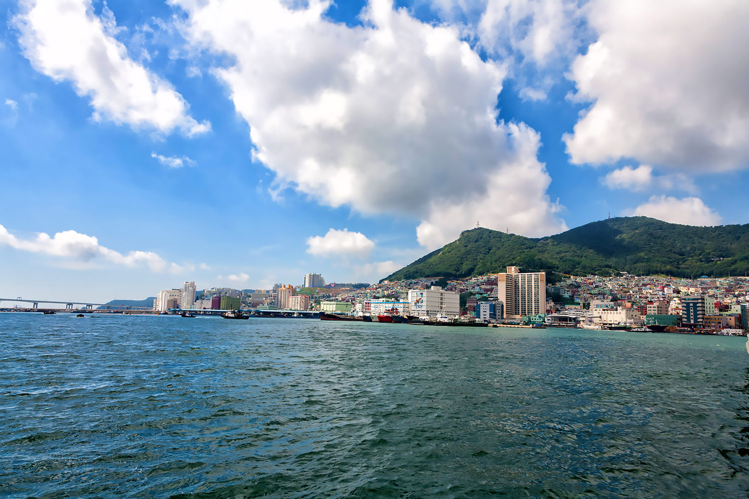 韓国・南の大都市、釜山の港