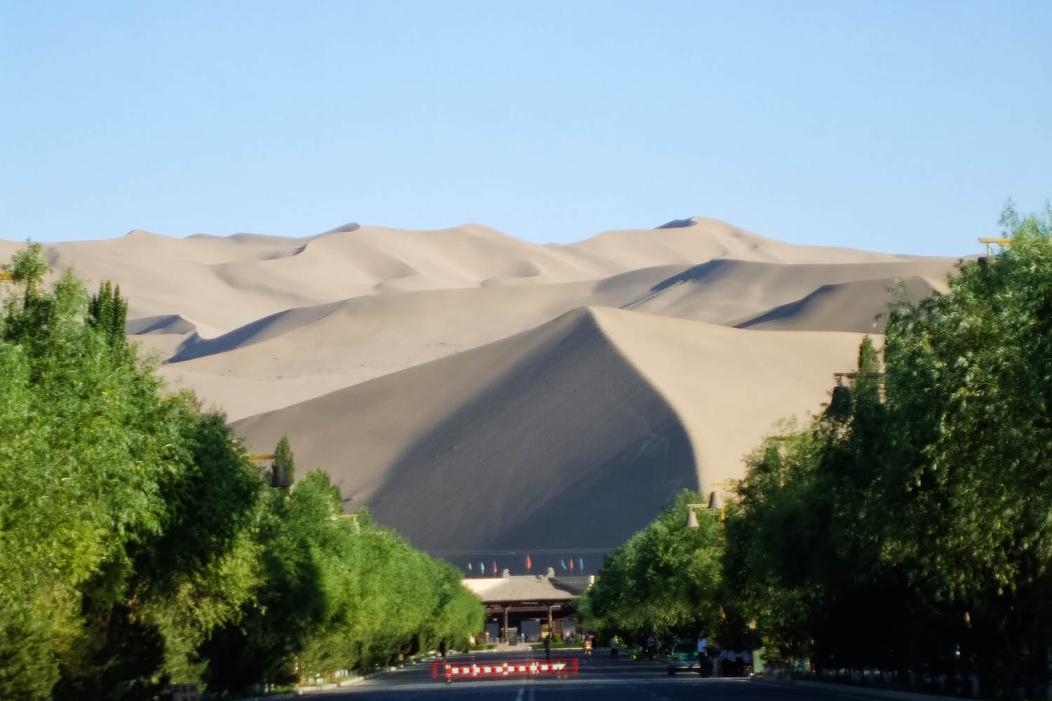 驚きの砂山、中国･敦煌の鳴沙山