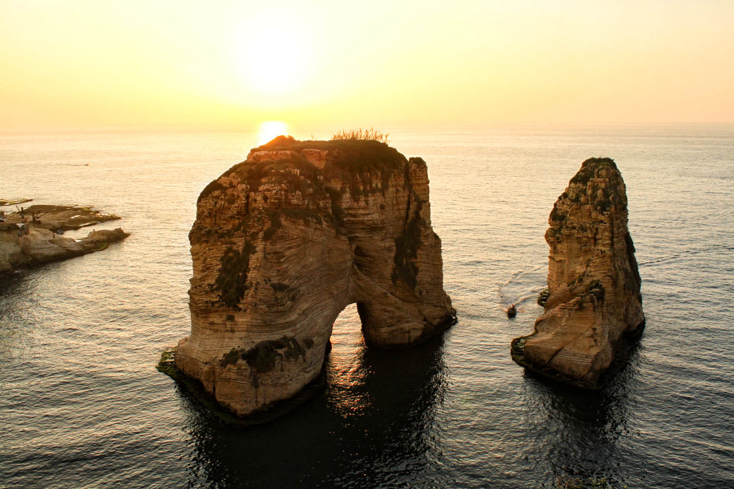 レバノン、地中海の鳩の岩