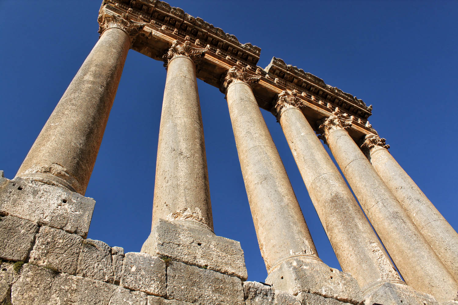 レバノンの世界遺産バールベック、ジュピター神殿・6本の大列柱