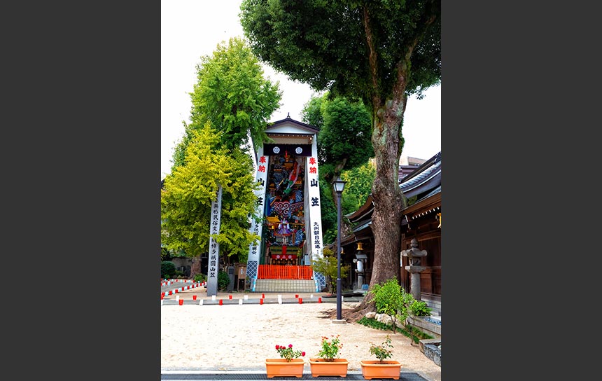 『お櫛田さん』こと櫛田神社に奉納されている山笠。観光客向けに公開されています。