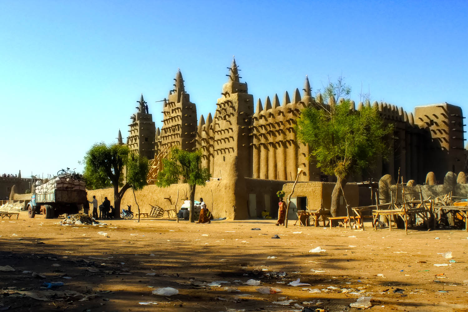 アフリカ大陸マリ共和国の世界遺産･ジェンネ旧市街の泥モスク