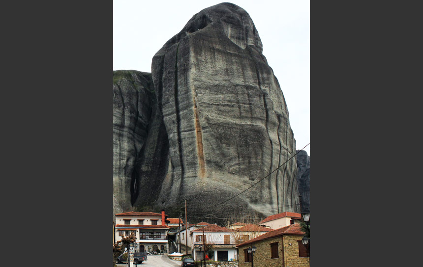 ギリシャのテッサリア地方カランバカの巨大な奇岩