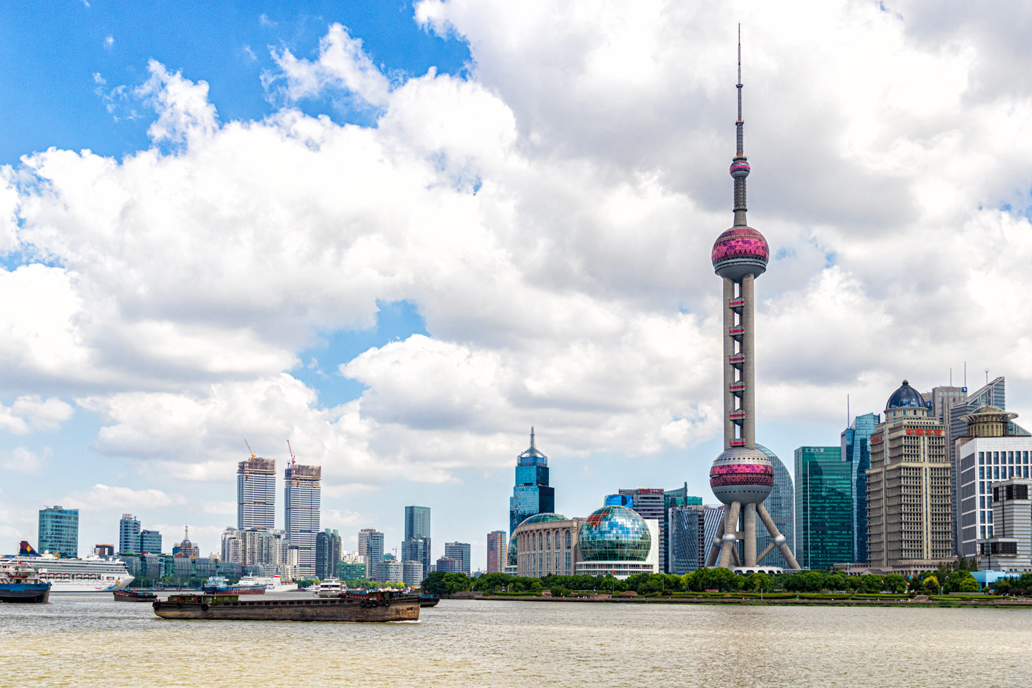 上海の黄浦江、アジアで三番目に高い（468m）テレビ塔