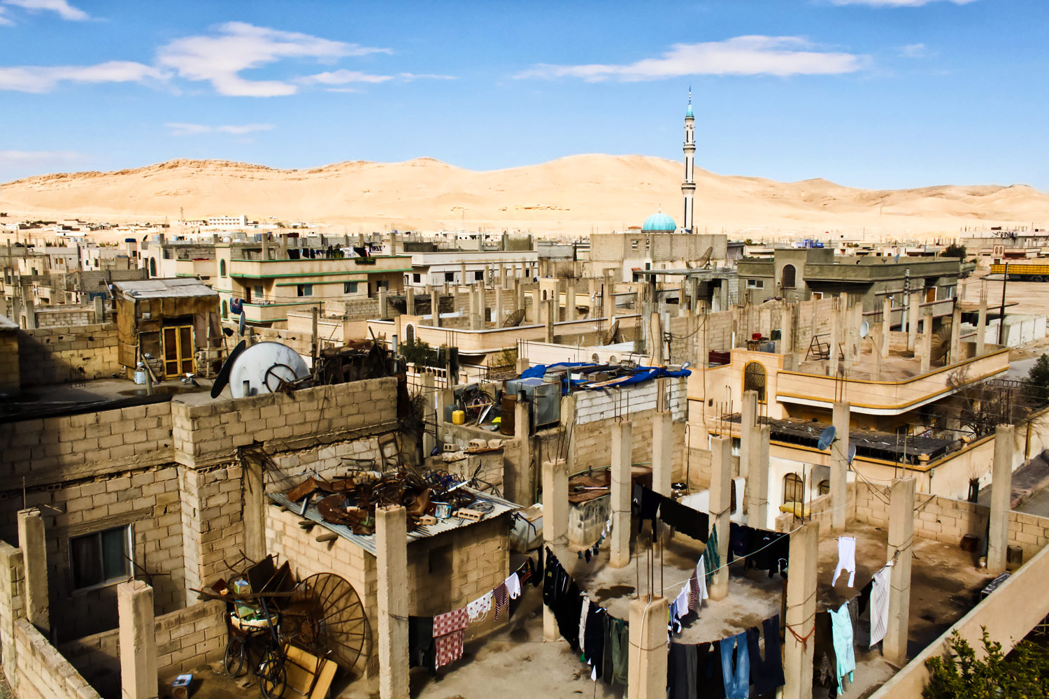 シリア世界遺産「パルミラ遺跡」に隣接する砂漠の町タドルム