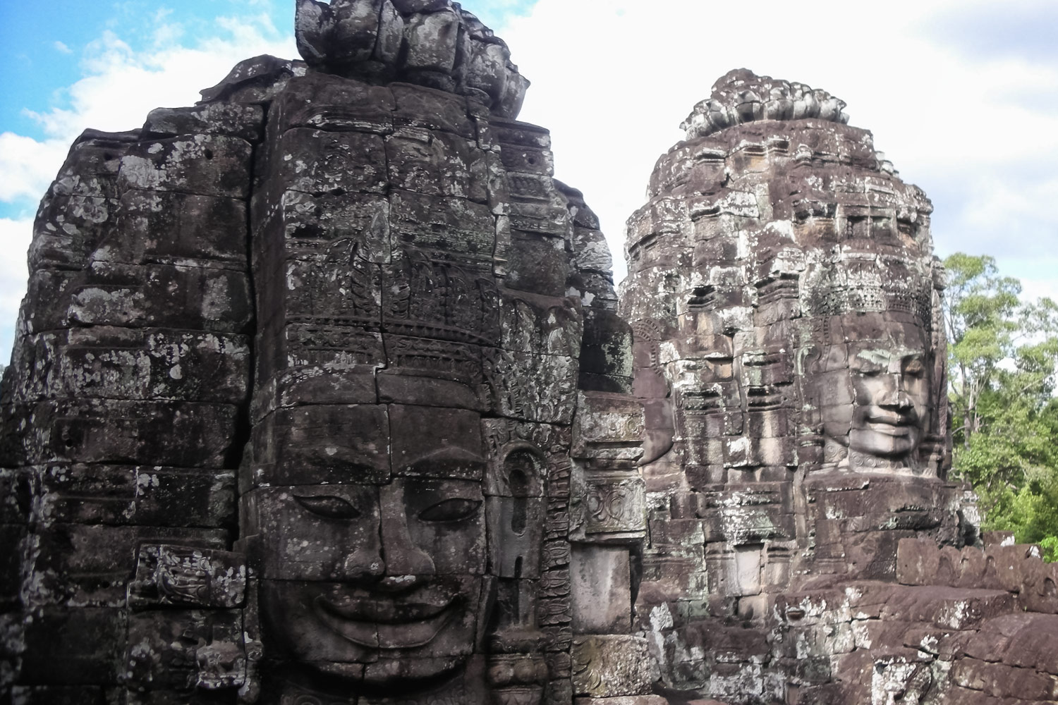 カンボジアの世界遺産アンコールワットにあるバイヨンの四面像