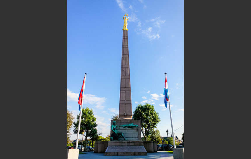 ルクセンブルク憲法広場の慰霊塔