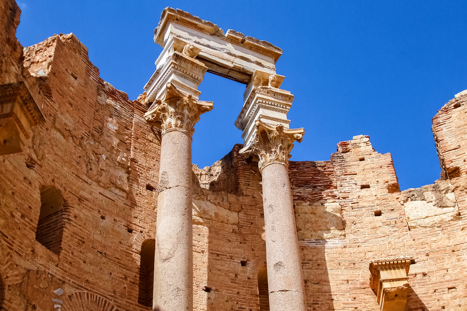 1000年以上砂に守られたリビアの世界遺産レプティスマグナ