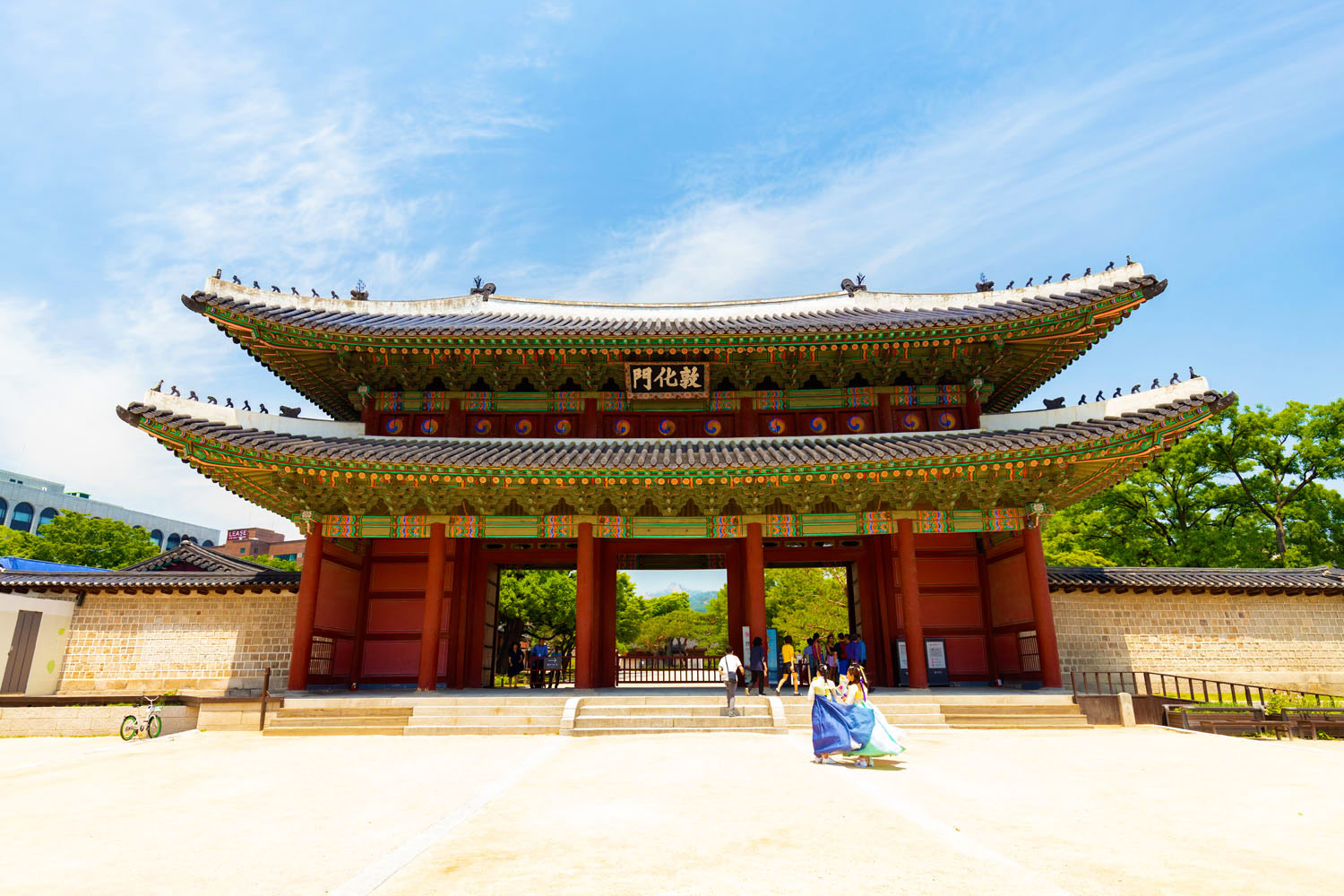 韓国の宮殿で一番古い門、ソウルの敦化門