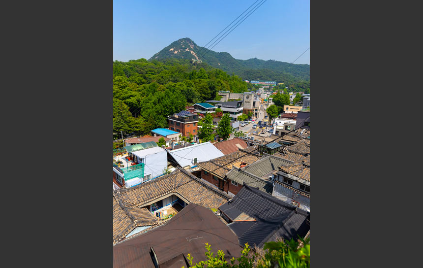 上から眺めた韓国ソウルの北村韓屋村